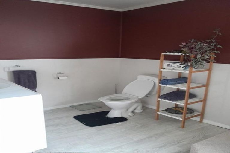 Photo of property in 10 Churchill Crescent, Foxton, 4814