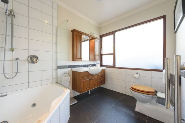 Photo of property in 117 Seaview Road, Paraparaumu Beach, Paraparaumu, 5032