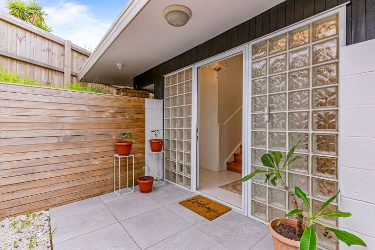 Photo of property in 6 Mahinga Place, Massey, Auckland, 0614