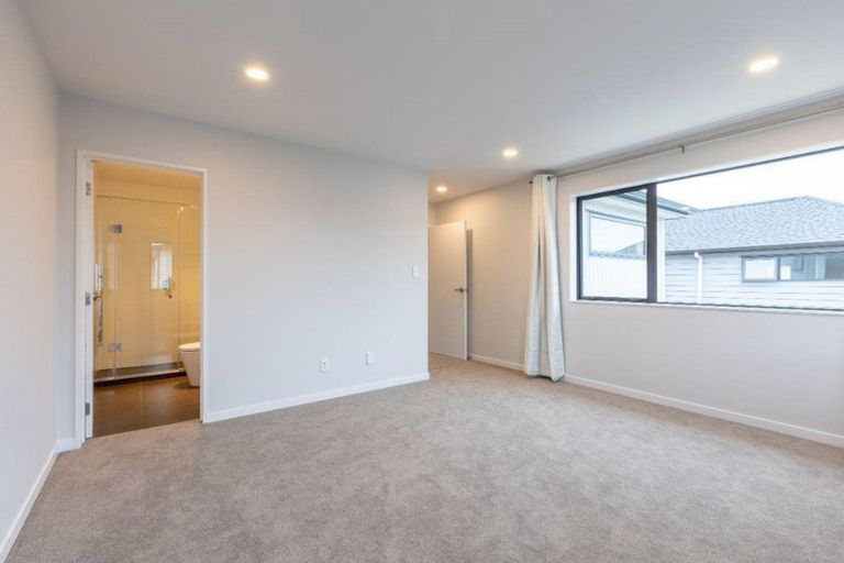 Photo of property in 29 Toanui Road, Hobsonville, Auckland, 0616