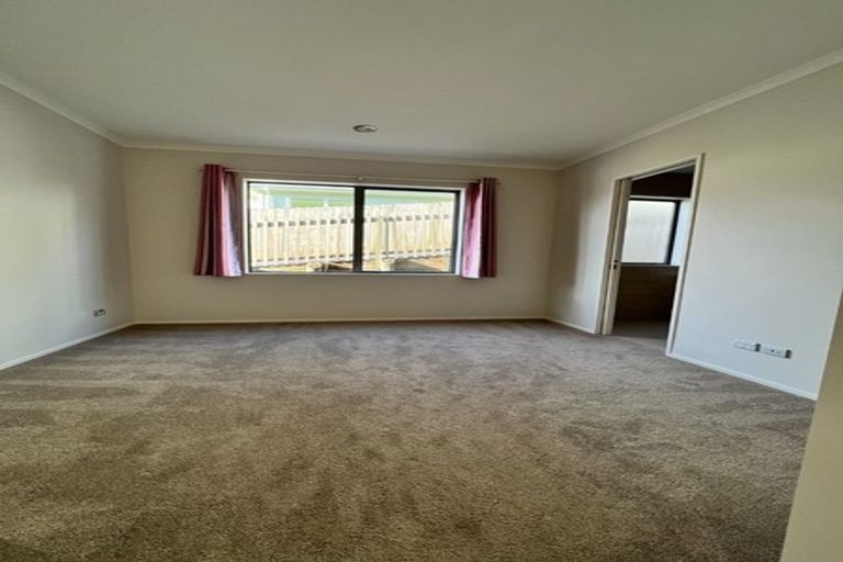 Photo of property in 10 Bridget Court, Red Beach, 0932