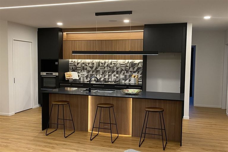 Photo of property in 15 Papa Orchard Drive, Kumeu, 0810