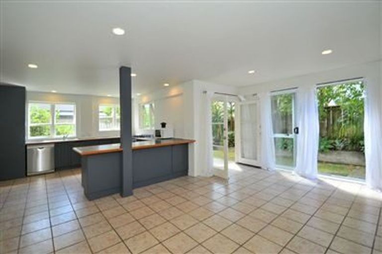 Photo of property in 84 Aberdeen Road, Campbells Bay, Auckland, 0620
