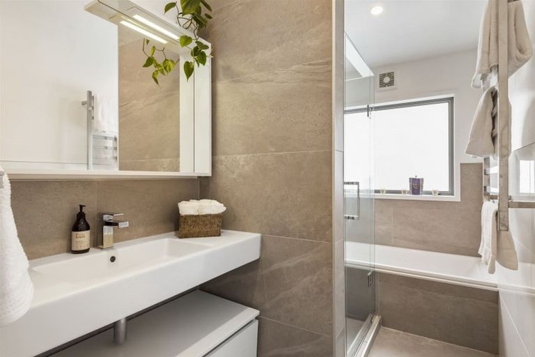 Photo of property in 75a Shakespeare Road, Milford, Auckland, 0620