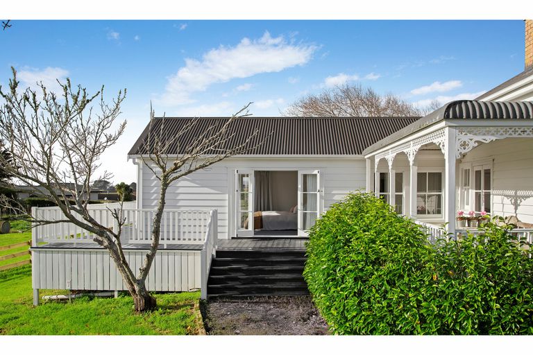 Photo of property in 43 Colombo Road, Waiuku, 2123