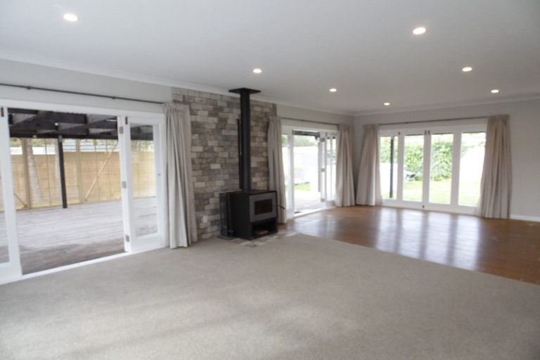 Photo of property in 122 Awaroa Road, Helensville, 0800