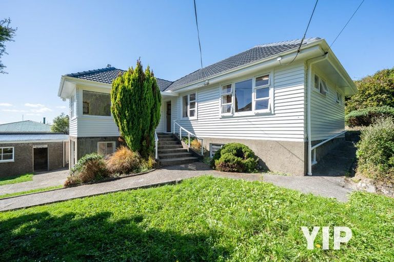 Photo of property in 17 Hollies Crescent, Johnsonville, Wellington, 6037