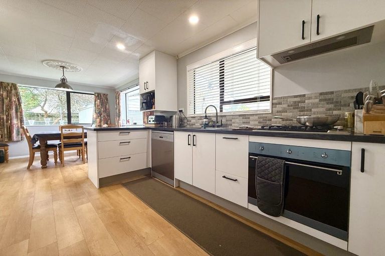 Photo of property in 122 California Drive, Totara Park, Upper Hutt, 5018