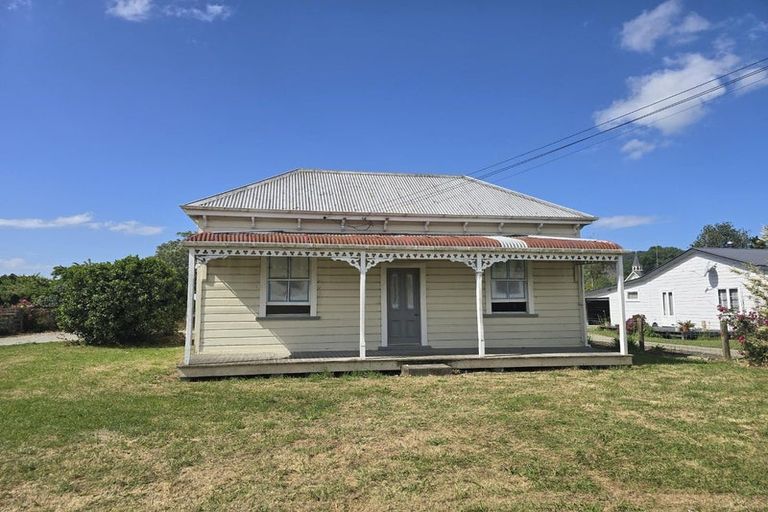 Photo of property in 58 Main Road, Te Karaka, 4022