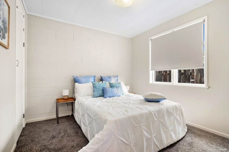 Photo of property in 8 Ranui Station Road, Ranui, Auckland, 0612