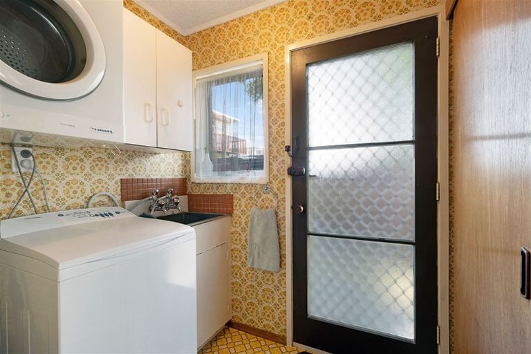 Photo of property in 86 Roberts Road, Te Atatu South, Auckland, 0610