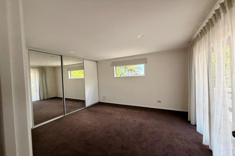 Photo of property in 4/143a Wiseley Road, West Harbour, Auckland, 0618
