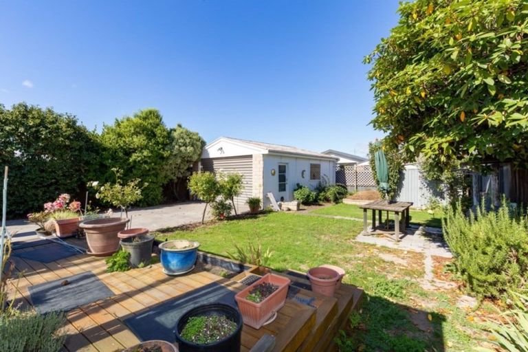 Photo of property in 11 Oriana Crescent, Hornby, Christchurch, 8042