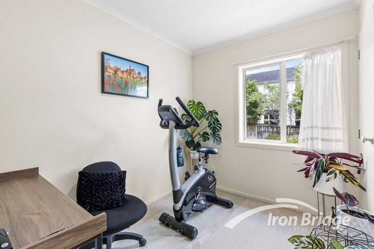 Photo of property in 5/86 Fernhill Way, Oteha, Auckland, 0632