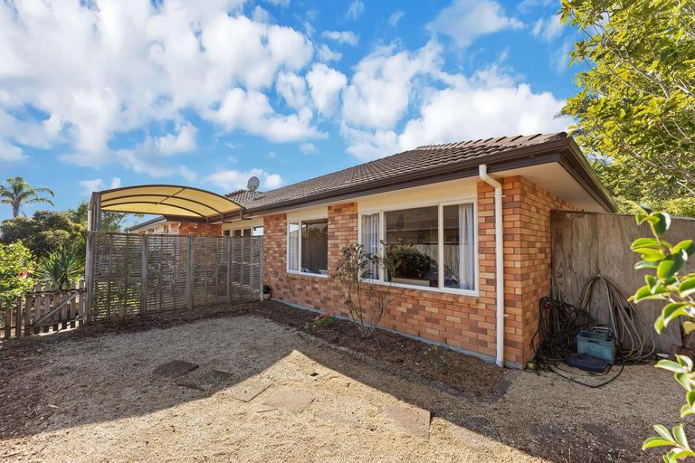 Photo of property in 48 Aberdeen Crescent, Wattle Downs, Auckland, 2103