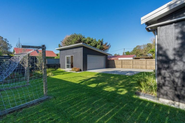 Photo of property in 6 Kent Avenue, Waitarere Beach, Levin, 5510