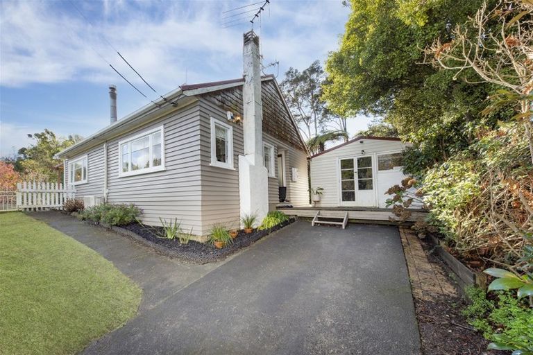 Photo of property in 5 Grovelands Way, Titirangi, Auckland, 0604