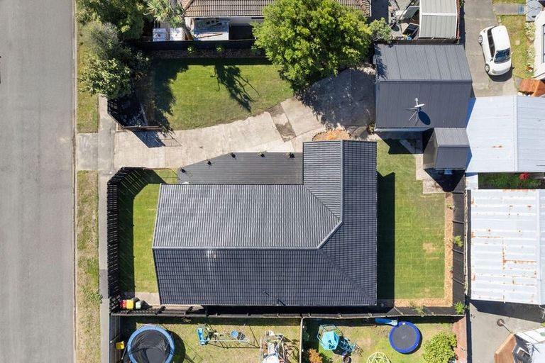 Photo of property in 4 Kuaka Crescent, Bromley, Christchurch, 8062