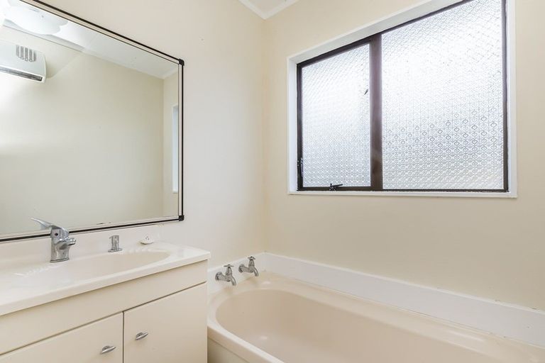 Photo of property in 17 Cathie Place, Karori, Wellington, 6012