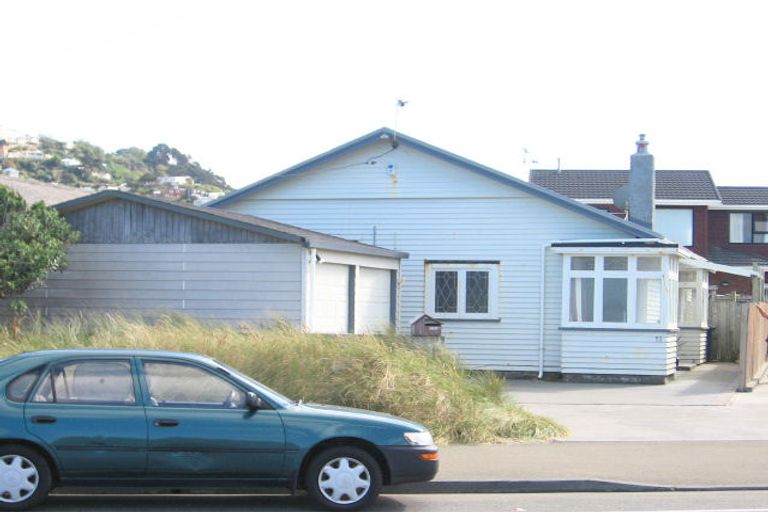 Photo of property in 52 Lyall Parade, Lyall Bay, Wellington, 6022