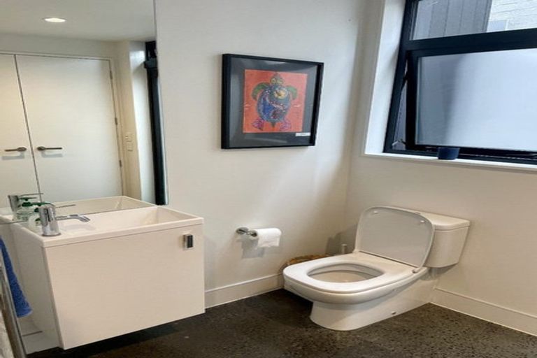 Photo of property in 14 Isitt Road, Hobsonville, Auckland, 0616