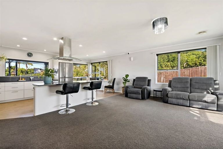 Photo of property in 3 Rehia Road, Massey, Auckland, 0614