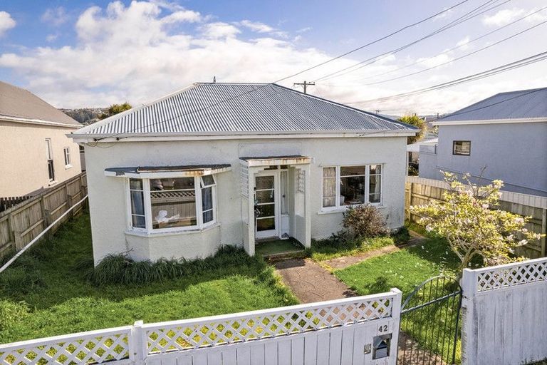 Photo of property in 42 Hargest Crescent, Saint Kilda, Dunedin, 9012