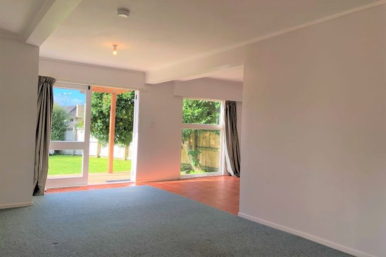 Photo of property in 42 Durham Street, Te Atatu Peninsula, Auckland, 0610