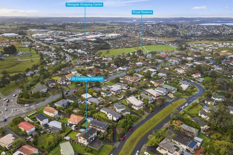 Photo of property in 25 Cyclarama Crescent, Massey, Auckland, 0614