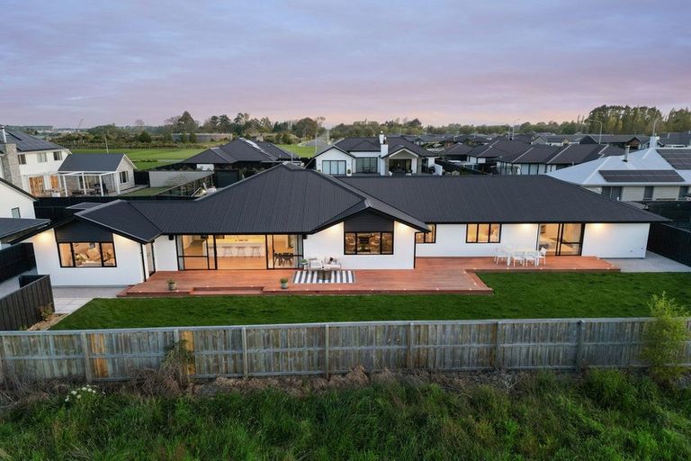 Photo of property in 7 Oakville Close, Rangiora, 7400