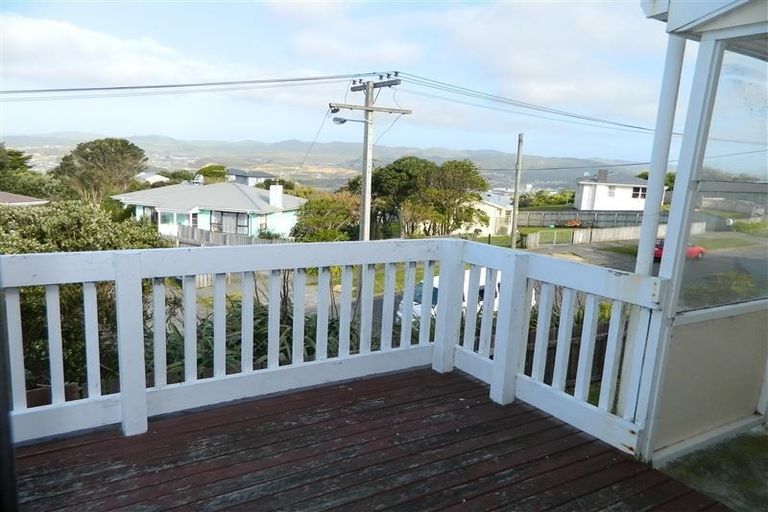 Photo of property in 2 Rakihau Place, Titahi Bay, Porirua, 5022