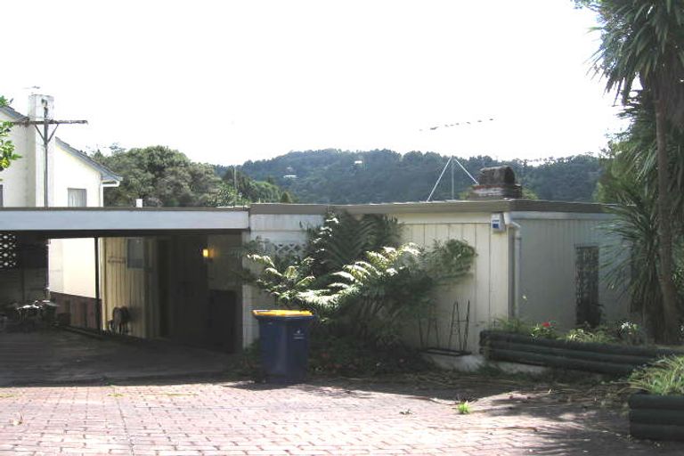 Photo of property in 24 Opou Road, Titirangi, Auckland, 0604
