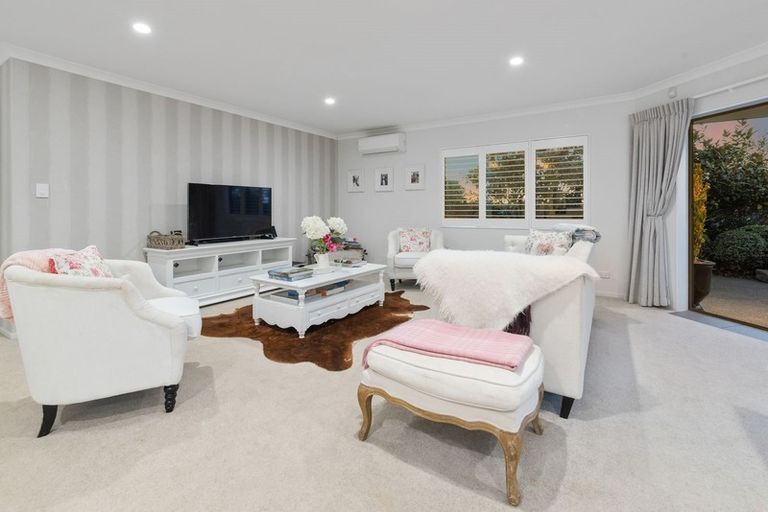 Photo of property in 12 Veronica Close, Red Beach, 0932