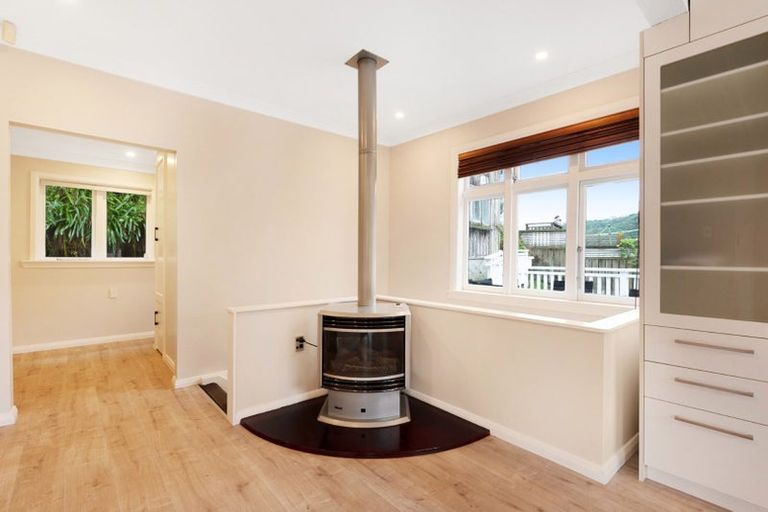 Photo of property in 55 Hungerford Road, Houghton Bay, Wellington, 6023