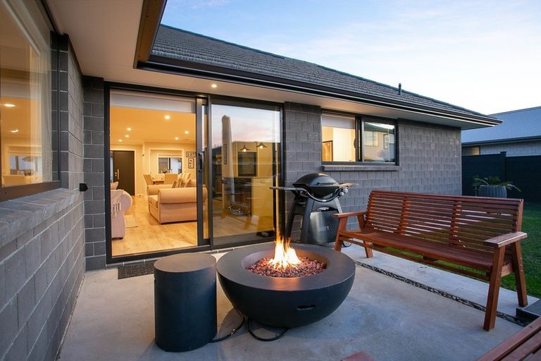 Photo of property in 18d Rose Leigh Drive, Cambridge, 3434