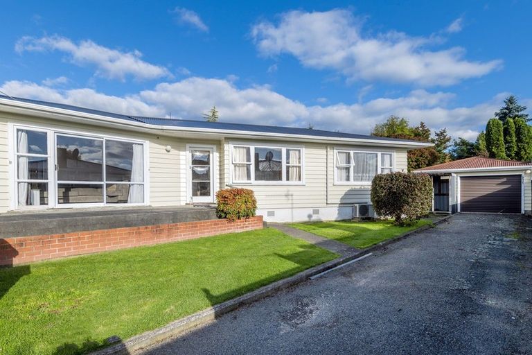 Photo of property in 14 Highbury Drive, Levin, 5510