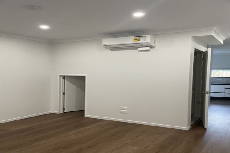 Photo of property in 13 Lipton Grove, Opaheke, Papakura, 2113