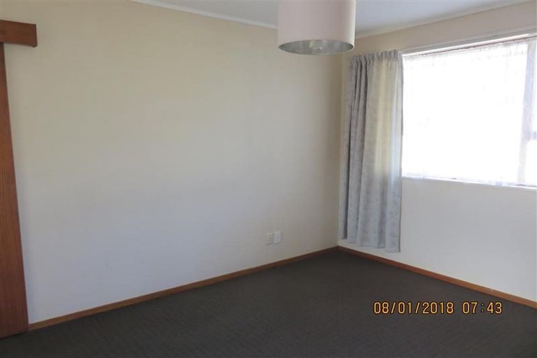 Photo of property in 4 Helleur Road, Massey, Auckland, 0614