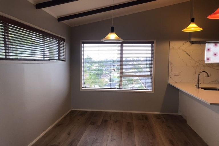 Photo of property in 36 Sunset Road, Unsworth Heights, Auckland, 0632