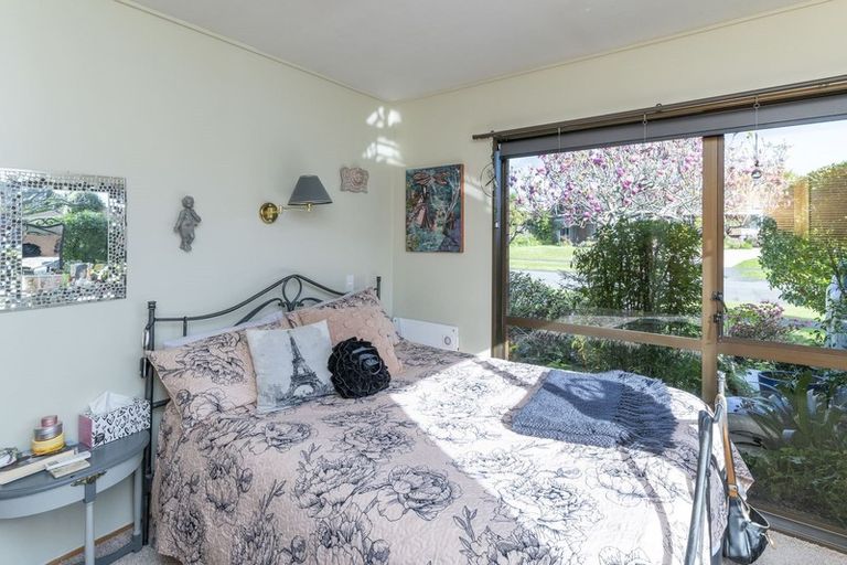 Photo of property in 1 Manu Grove, Waikanae, 5036
