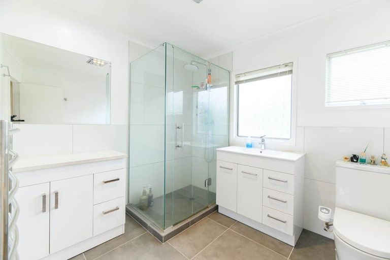 Photo of property in 7 Darcy Place, Massey, Auckland, 0614