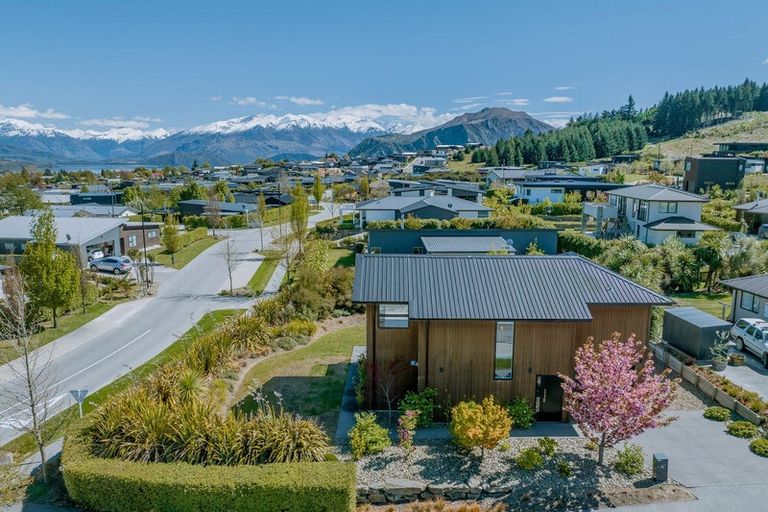 Photo of property in 9 Kirimoko Crescent, Wanaka, 9305