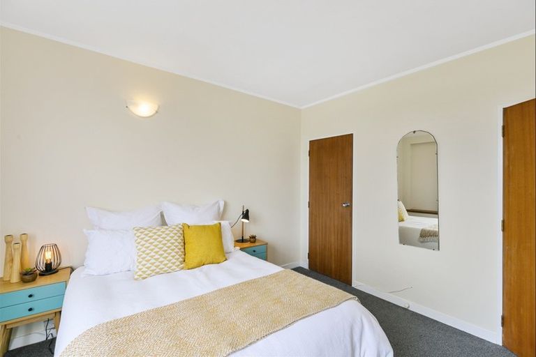 Photo of property in Hobson Court Flats, 66/70u Hobson Street, Thorndon, Wellington, 6011