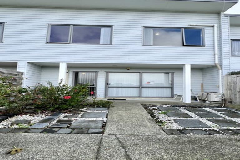 Photo of property in 31/3 Hulme Place, Henderson, Auckland, 0612