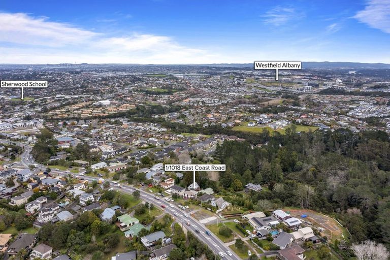 Photo of property in 1/1018 East Coast Road, Fairview Heights, Auckland, 0630