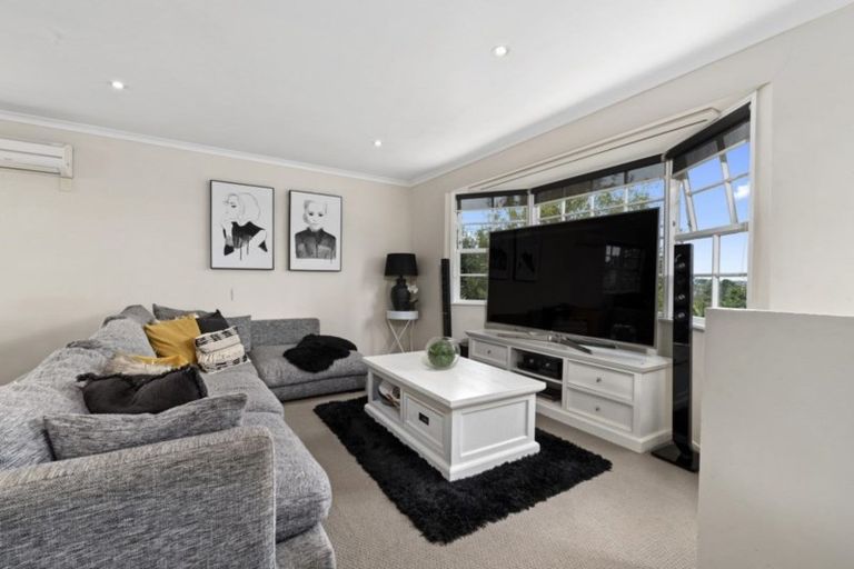 Photo of property in 16 Kintara Drive, Massey, Auckland, 0614