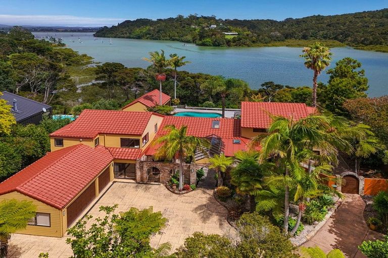 Photo of property in 20 Kingfisher Grove, Greenhithe, Auckland, 0632