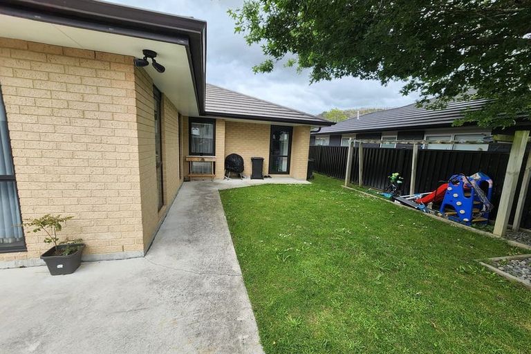 Photo of property in 10 Passchendaele Grove, Trentham, Upper Hutt, 5018