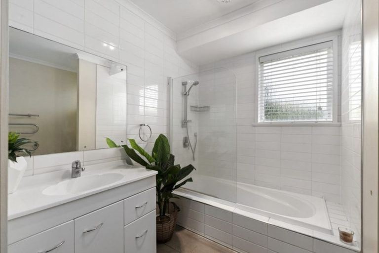 Photo of property in 16 Kintara Drive, Massey, Auckland, 0614