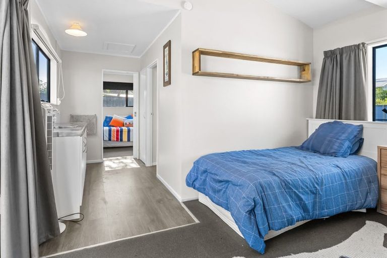 Photo of property in 6 Kent Avenue, Waitarere Beach, Levin, 5510